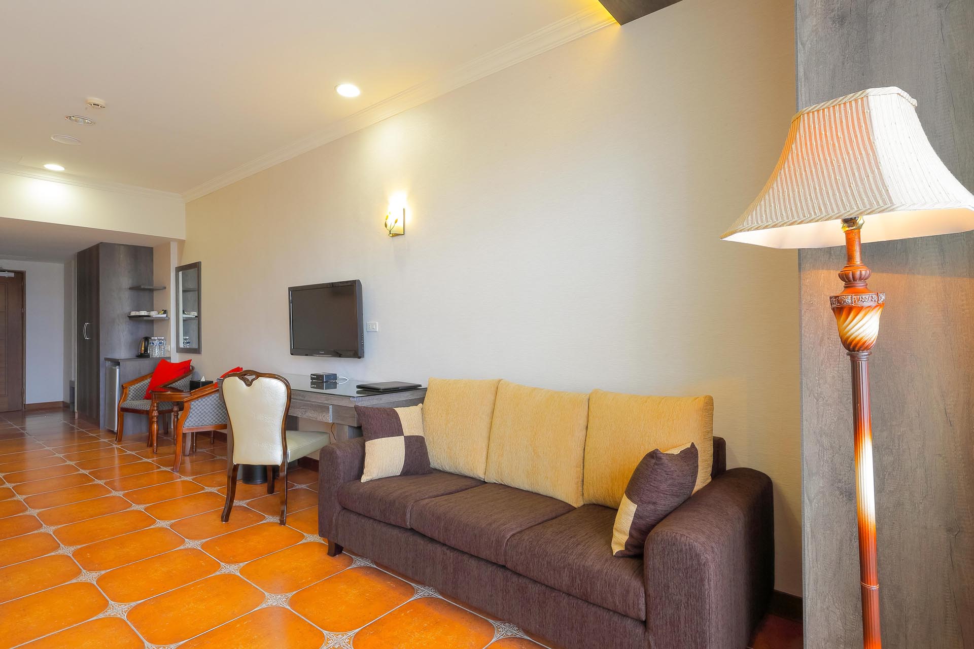 精緻家庭六人房 墾丁凱映輕旅